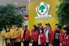 Disambangi PSI, Airlangga:...