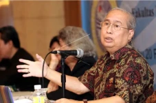 Kabar Duka, Guru Besar...