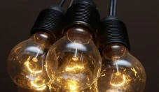 Menempatkan Lampu Dekorasi...