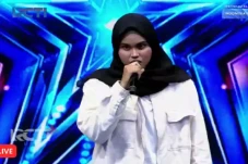 Suaranya Mirip Pria,...