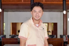 Bukan Artis, Ananda...