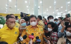 Airlangga: Baru PDKT,...