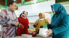 Ratusan Ibu Rumah Tangga...