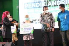 Menaker Ida Fauziah...