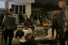 Polisi Gulung Belasan...
