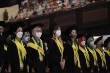 UGM Wisuda 2.552 Mahasiswa,...