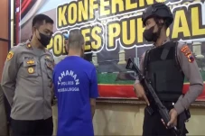 3 Tahun Cabuli Siswa,...