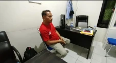 Masuk Indonesia Melalui...