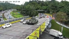 Bikin Kehebohan, Tank Tempur...