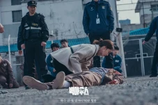 Yoona SNSD Mengobati...