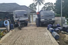 Polisi Gerebek Gudang...