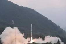 China Luncurkan Satelit...