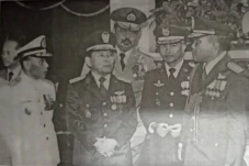 Di Balik Konflik Jenderal...