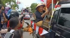Asyik Pawai HUT ke-77...
