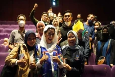 Nobar Film Mencuri Raden...