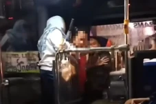 Viral! Pengendara Mobil...