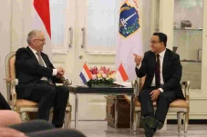 Anies dan Wali Kota...
