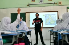 Bukan Dilihat dari Kompetensi,...