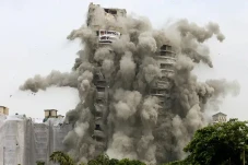Dua Gedung Pencakar...