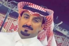 Pria Arab Saudi Tawarkan...