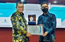 Rektor UNM Prof Husain...