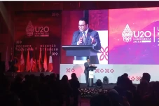 Anies Beberkan Bedanya...