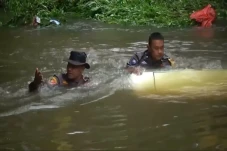 Aksi Heroik Polisi Selamatkan...