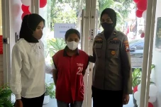 Sadis! Wanita Muda Buang...