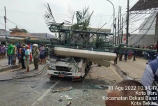 Kecelakaan Maut Truk...