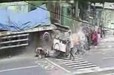 Rekaman CCTV Perlihatkan...
