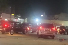 Pengendara Serbu SPBU...