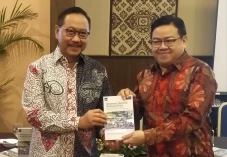 Kepala Otorita IKN Luncurkan...