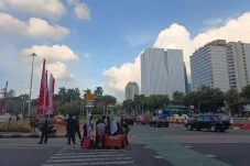 Mahasiswa Bubarkan Diri,...