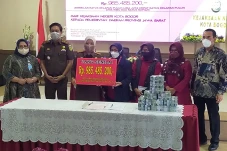 Kejari Kota Bogor Serahkan...