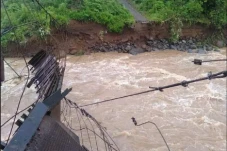 Jembatan Gantung di...