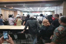 Dianggap Tak Transparan,...