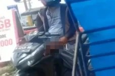 Pemotor Mesum Bikin...
