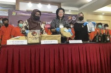 Polisi Gulung Belasan...
