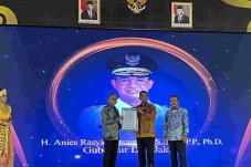 Pemprov DKI Raih Penghargaan...