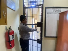 Congkel Jeruji Besi,...