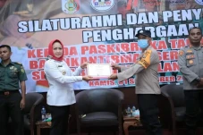 Bupati Winarti Beri...