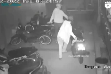 Bobol Pintu Gerbang,...