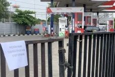 BBM Naik, SPBU Seberang...