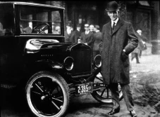 Henry Ford Penemu Mobil...