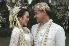Raisa Tulis Pesan Cinta...