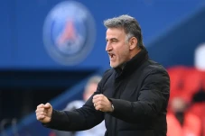 PSG Kuasai Klasemen...