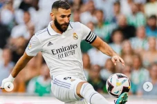 Benzema Dimainkan Terus,...