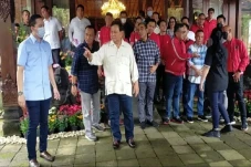 Celetukan Prabowo Lihat...