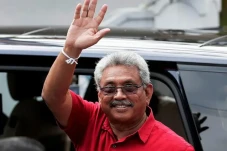 Demonstran Desak Rajapaksa...