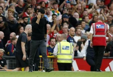 Mikel Arteta Salahkan...
